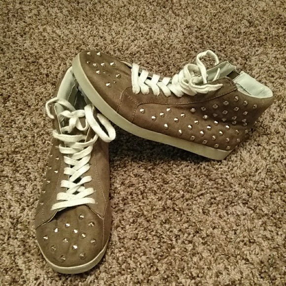 Studded boots - Picture 3 of 6